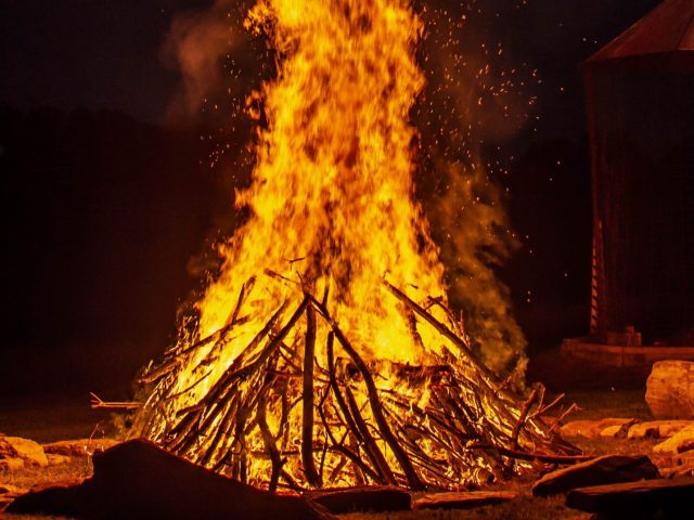 Ad Agerola, attorno ai falò, la Festa di Sant’Antonio Abate con musica, canti e buon cibo della tradizione