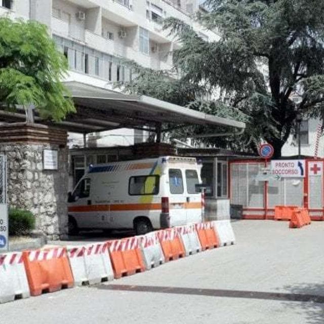 Infermiera picchiata a Castellammare, il prefetto di Napoli: “Forze dell’ordine in altri 2 ospedali”