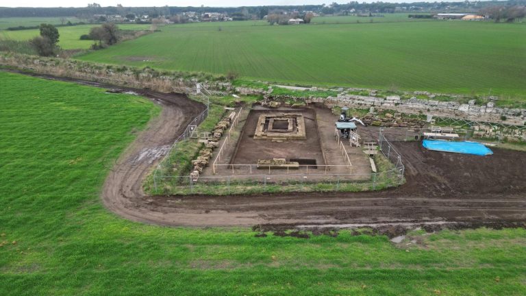 La direttrice del Parco archeologico di Paestum e Velia, Tiziana D’Angelo: “Ecco il tempio affacciato sul mare di Poseidonia”