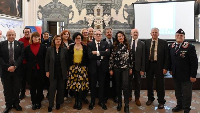 Napoli, nasce il progetto “Azione Famiglia”: lotta alla dispersione scolastica con il cinema e l’assistenza alla genitorialità