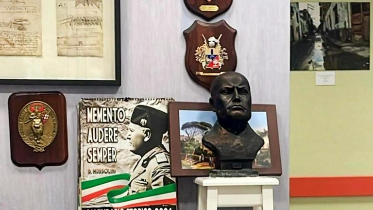 Rimosso il busto di Mussolini all’ospedale Cardarelli, al via l’inchiesta interna