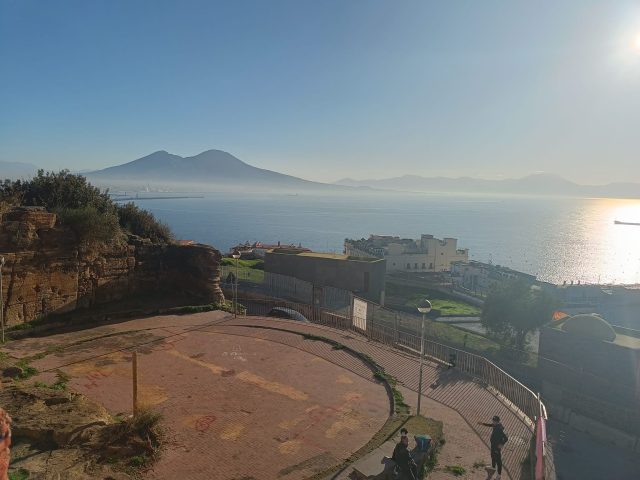 Riqualificazione di Monte Echia: Nuovo Ascensore per un Panorama Mozzafiato a Napoli