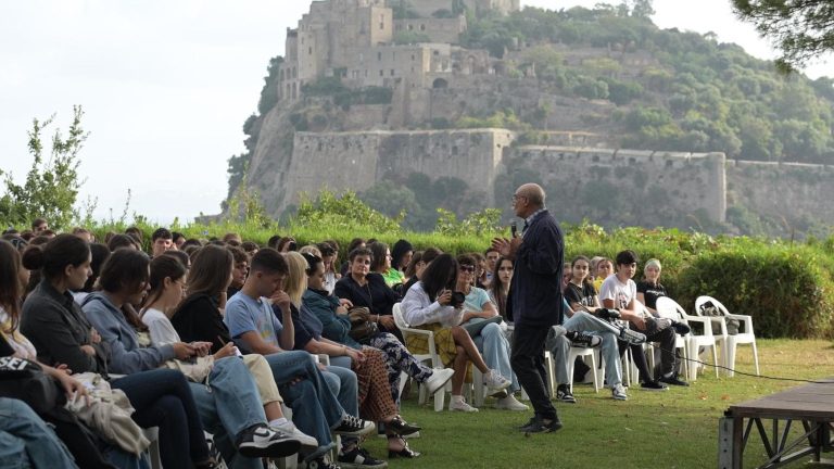 Dai social all’intelligenza artificiale: Ischia chiama filosofi e influencer di tutto il mondo