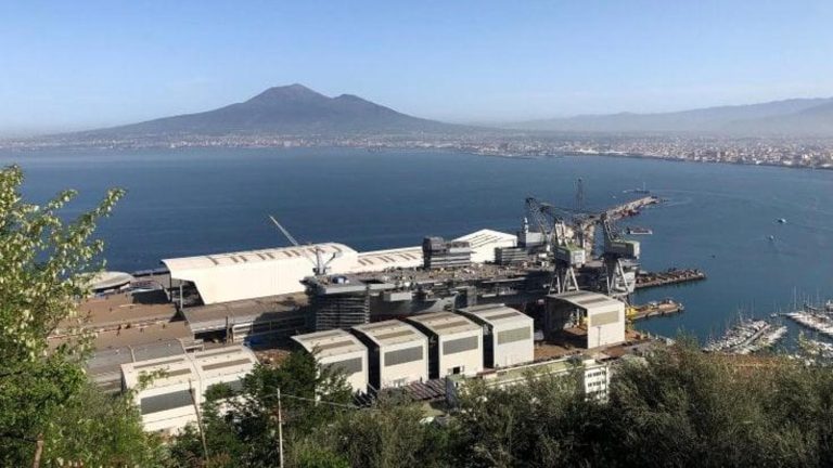 Ex operaio Fincantieri muore di tumore per le vernici, risarcita la famiglia: riconosciuto per la prima volta danno non provocato da amianto