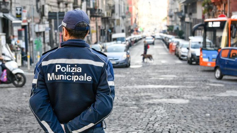 Trasferimento vigili, scontro tra il dg del Comune e il comandante della polizia locale