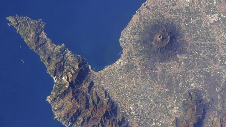 Una nuova immagine di Napoli dalla Stazione Spaziale Internazionale