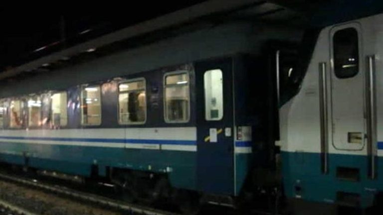 Morto investito da un treno nel Salernitano, circolazione sospesa