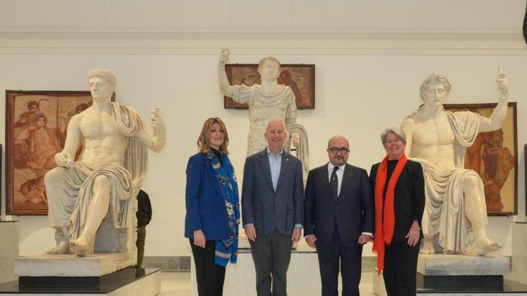 Napoli, Sangiuliano e l’ambasciatore Usa Markell al Mann e al San Carlo