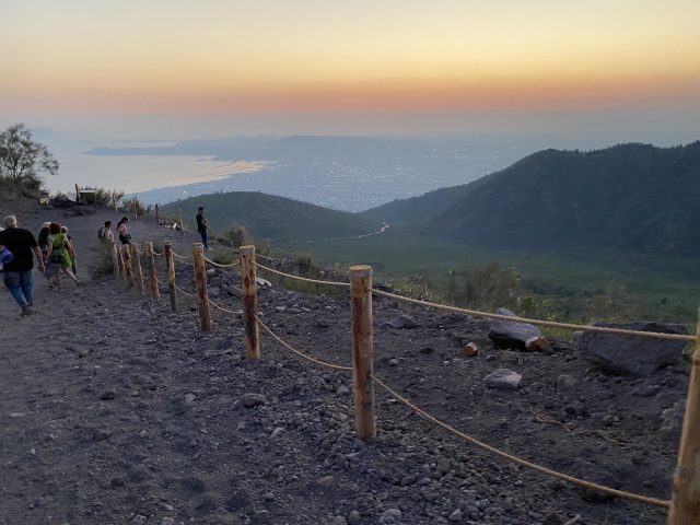 Passeggiata gratuita sul Fiume di Lava del Vesuvio (Sentiero n° 9) e visite gratuite all’Osservatorio Vesuviano