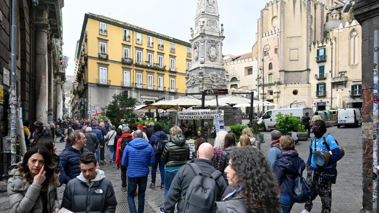 Turismo, a Napoli Pasqua d’oro. Business da 62 milioni: “Ma la città è più cara”