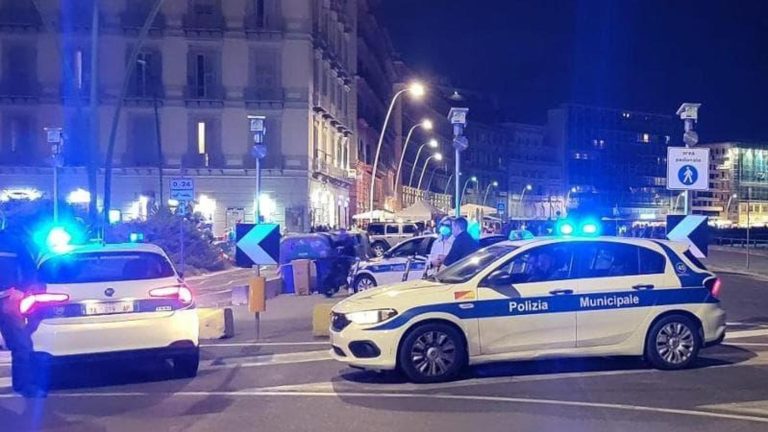 Due incidenti gravissimi a Napoli: 21enne investita e uccisa a da un’auto pirata, in prognosi riservata una 27enne travolta mentre attraversava la strada