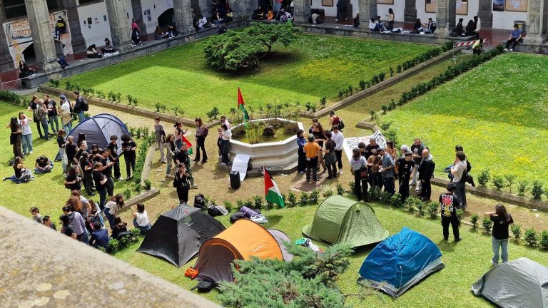 Napoli, tende pro Palestina nell’università Federico II