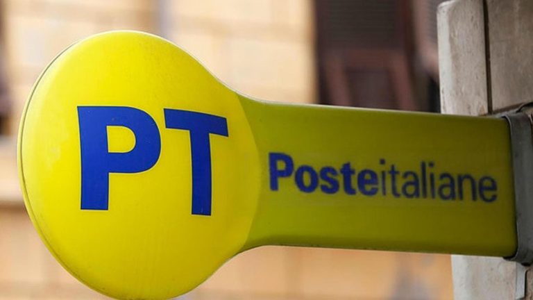 Poste, pensioni pagate con soldi falsi: arrestato impiegato, ha messo in circolo oltre 10 mila euro contraffatti