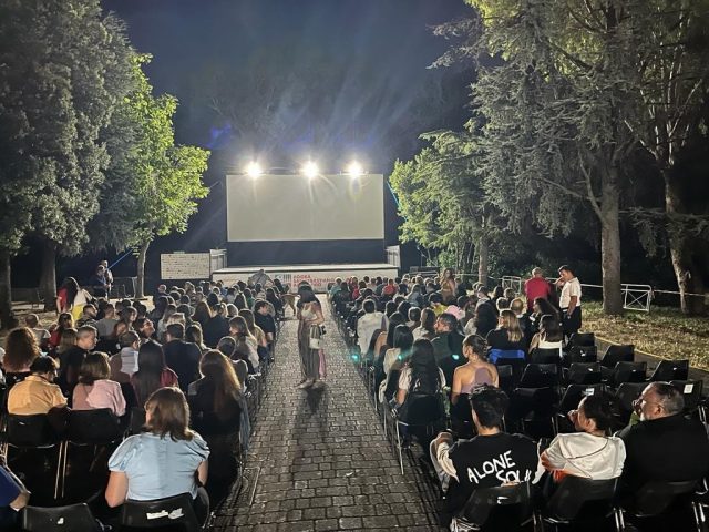 Agorà San Sebastiano al Vesuvio 2024: film a 3,50€, spettacoli e concerti all’aperto nel grande parco urbano