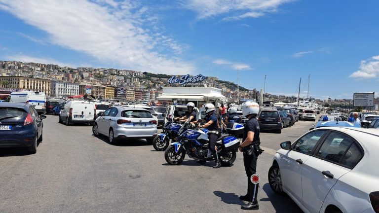 Controlli sul lungomare: sequestrati 5 chioschi