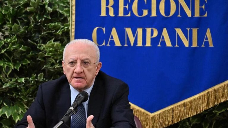 De Luca: “Il governo offre frottole in campagna elettorale”