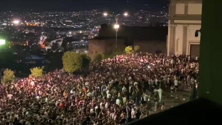 Maturità, notte prima degli esami a Napoli: c’è l’ordinanza del Comune per “la festa” a San Martino