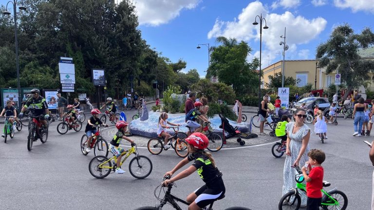 Sostenibilità, la sfida delle isole: bene Capri, a Ischia 63 auto ogni 100 abitanti