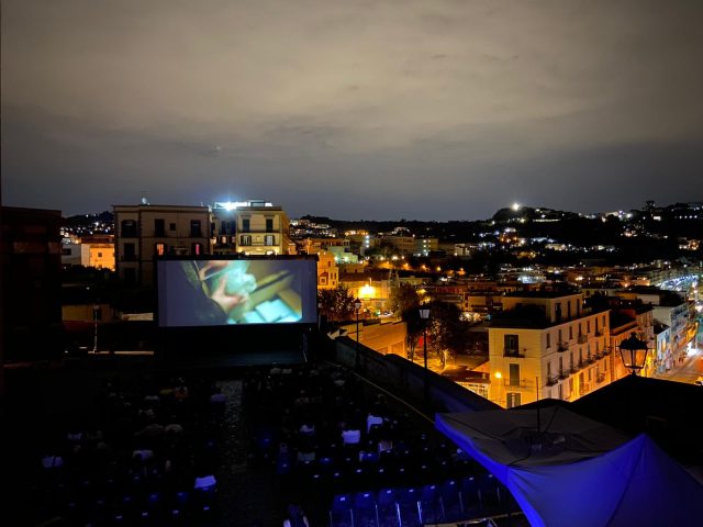 Cinema all’aperto al Rione Terra a Pozzuoli: il programma di Luglio 2024