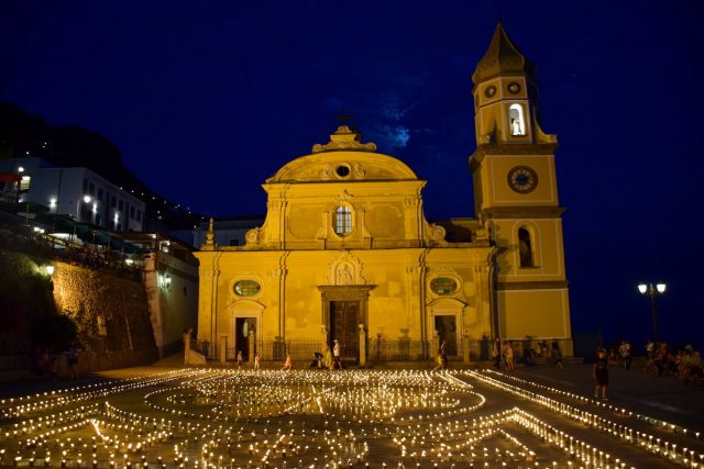 Luminaria di San Domenico 2024: La magia delle candele a Praiano in Costiera Amalfitana