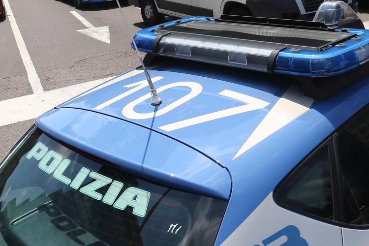 Napoli, terrore in spiaggia: uomini armati sparano tra i bagnanti