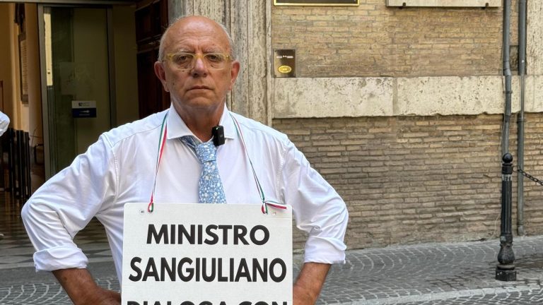 Sit- in del fondatore del Giffoni Film Festival al ministero della Cultura: “Ministro Sangiuliano, dialoga con Giffoni e restituiscici i fondi tagliati”