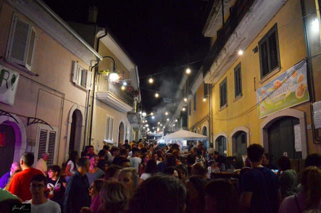 Wine & Taranta Fest nel Borgo di Teora con tanta musica, buon vino e buon cibo