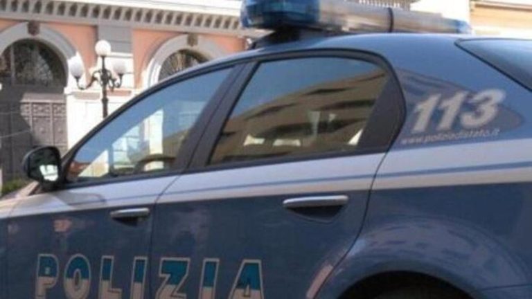 Napoli, turista americano rapinato e ferito: arrestati i due complici del 21enne che lo accoltellò, uno è minorenne