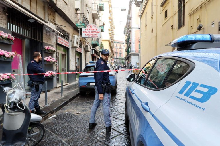 Sparatoria nella notte a Napoli, Emanuele morto a 15 anni