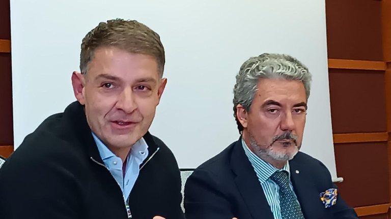 “Confermo le dimissioni”, il presidente della provincia di Caserta lascia e piange