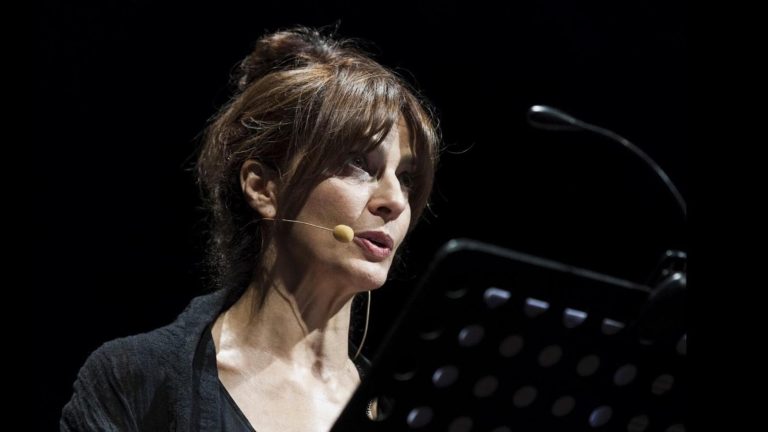 Laura Morante: “Film e spettacoli piegati dalle serie, i giovani vanno poco a teatro”