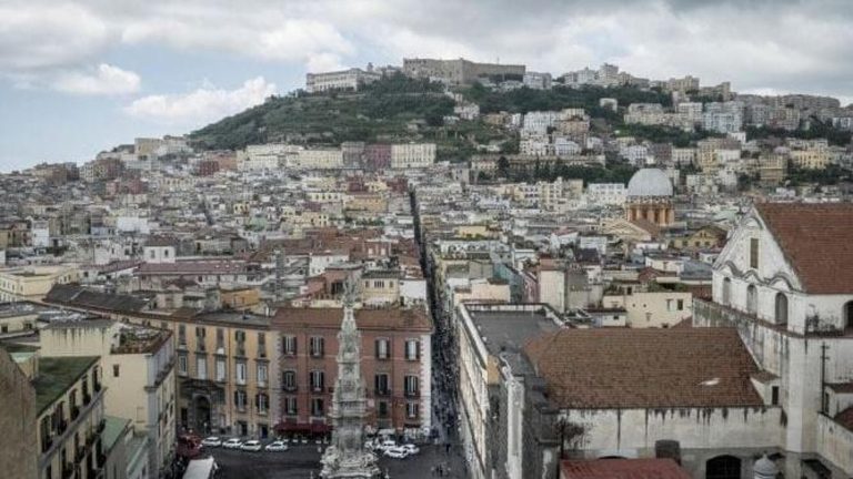 Sicurezza nelle strade, a Napoli sei nuovi attraversamenti pedonali rialzati e luminosi