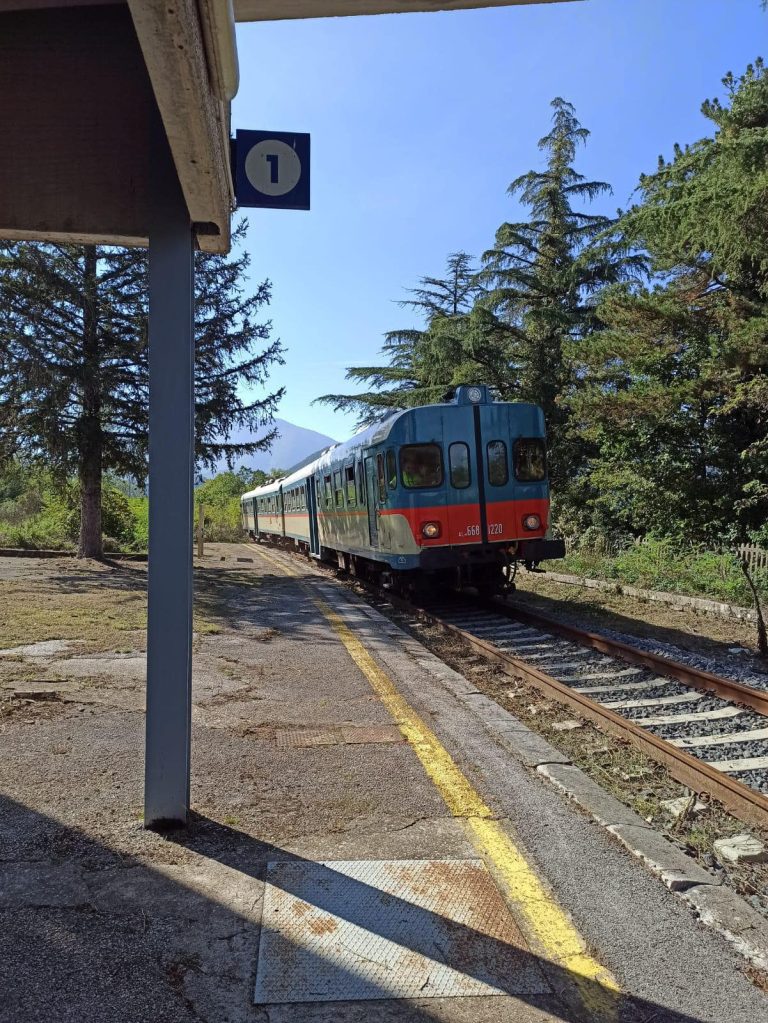 Gli straordinari viaggi in Treno Storico dell’Irpinia Express tra borghi e tradizioni locali