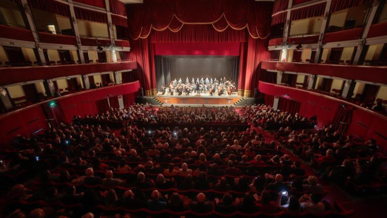 Napoli, concerto dell’orchestra Scarlatti al Politeama