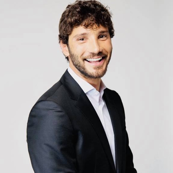 Stefano De Martino al Teatro Politeama di Napoli con “Meglio stasera. Quasi-one man show”