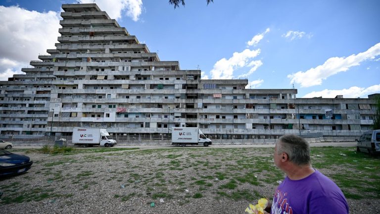 Vela celeste a Scampia, quell’allarme inascoltato: “Qui qualcuno può perdere la vita…”