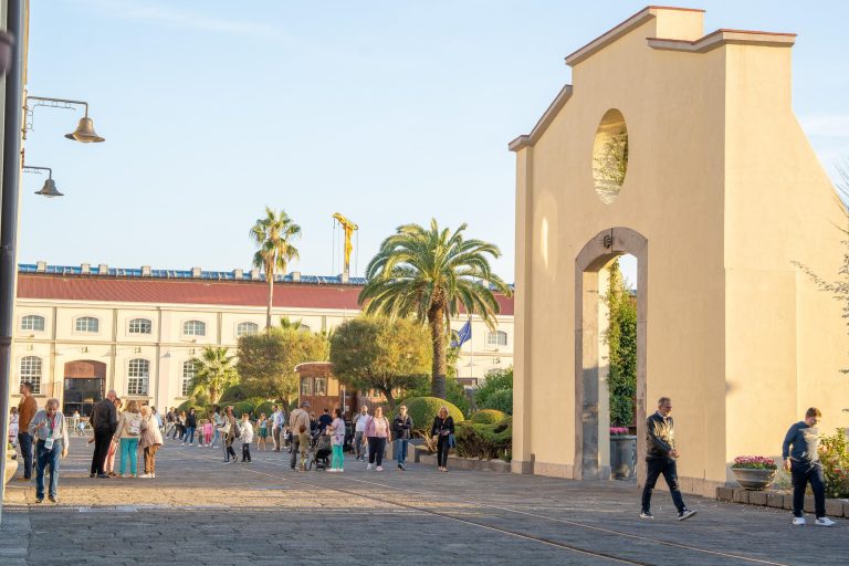 Giornata dei Bambini al Museo di Pietrarsa: Una Domenica di Scoperte e Divertimento a tema Abbraccio