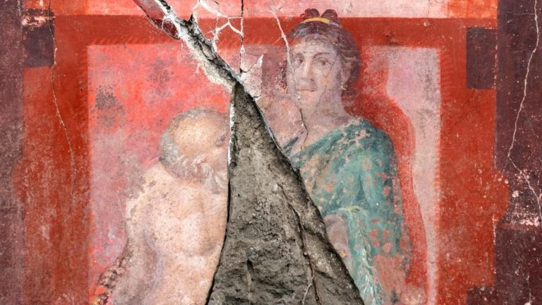 Pompei, il grande affresco scoperto “racconta” l’iniziazione dionisiaca. Giuli: “Fondi e progetti”