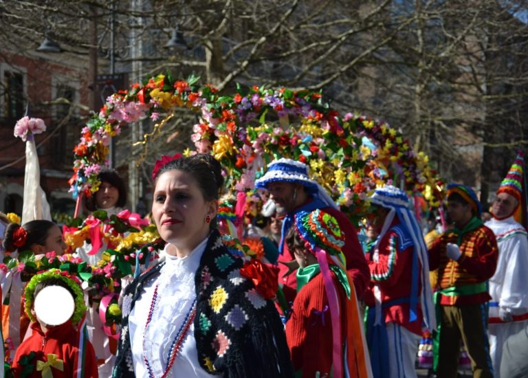 Zeza di Cesinali: la tradizione del carnevale con la Sagra del Maiale alla brace e il vino locale gratis in Irpinia