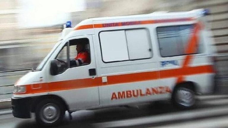 Auto contro moto a Napoli, muore 56enne in via Epomeo