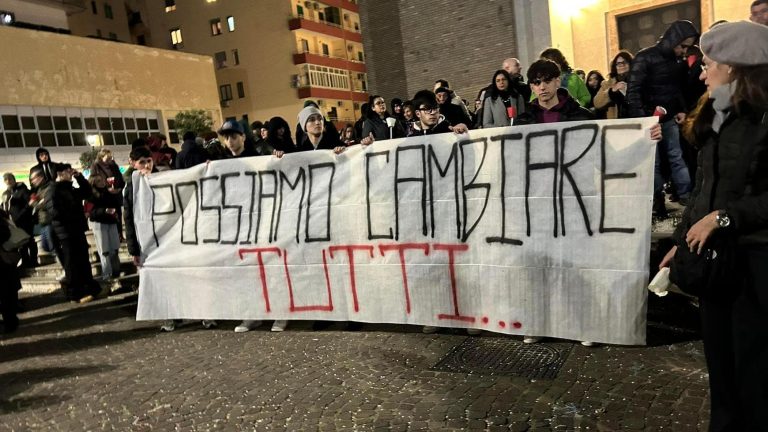 Napoli, fiaccolata per le vittime della strada a Fuorigrotta: “Possiamo cambiare tutti”